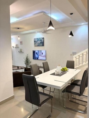 Un Duplex cosy de 3 pièces climatisées!